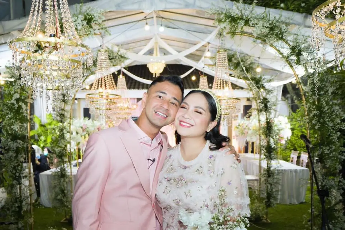 Gaya Kompak Serba Pink Raffi Ahmad dan Nagita Slavina Rayakan Anniversary Pernikahan ke-8 Tahun
