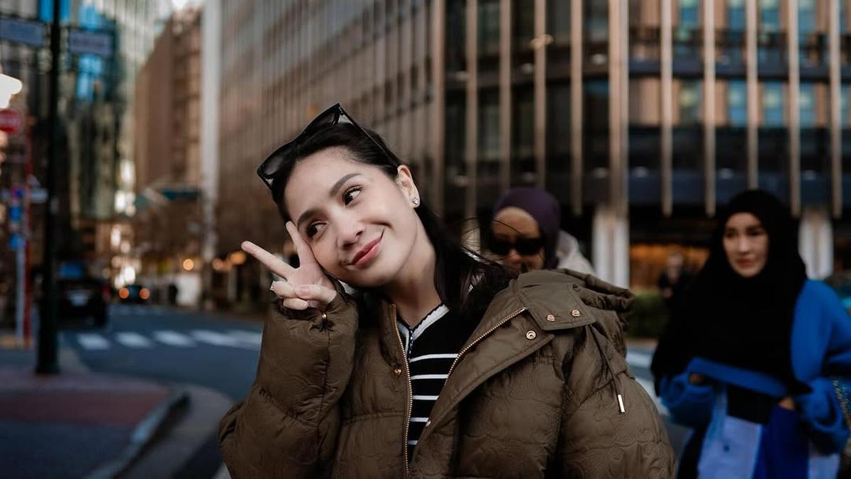 Nagita Slavina dan Rafathar Tampil Kompak ke Mall, Gaya Fashion Mereka Curi Perhatian