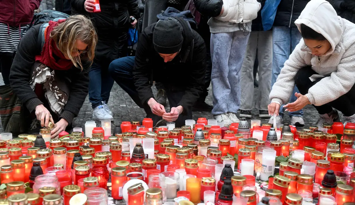 Dan 10 di antaranya mengalami luka serius. (Michal CIZEK/AFP)