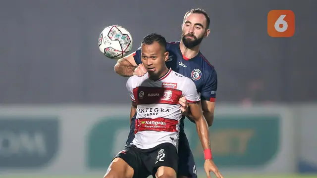 Foto: Derby Jatim, Arema FC Menang Dramatis atas Madura United di Pertandingan BRI Liga 1