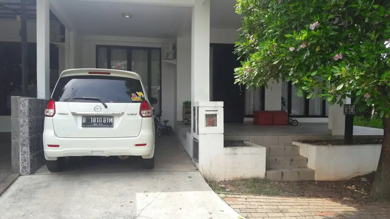  Suasana rumah terduga teroris di Perumahan Graha Raya Bintaro, Cluster Melia Grove, Blok GM1, Kecamatan Serpong Utara, Kota Tangerang Selatan