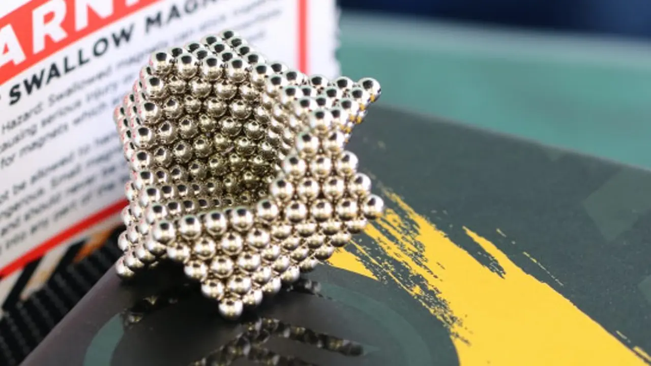 [Bintang] Mainan Mikromagnetik Ini Bukti Kalau Magnet Nggak Pernah Salah