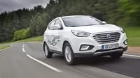 .Hyundai mengatakan sedang mengembangkan mobil Tucson fuel cell baru yang diklaim 30 persen lebih baik dibanding versi yang eksis saat ini (Foto: Green Car Reports).