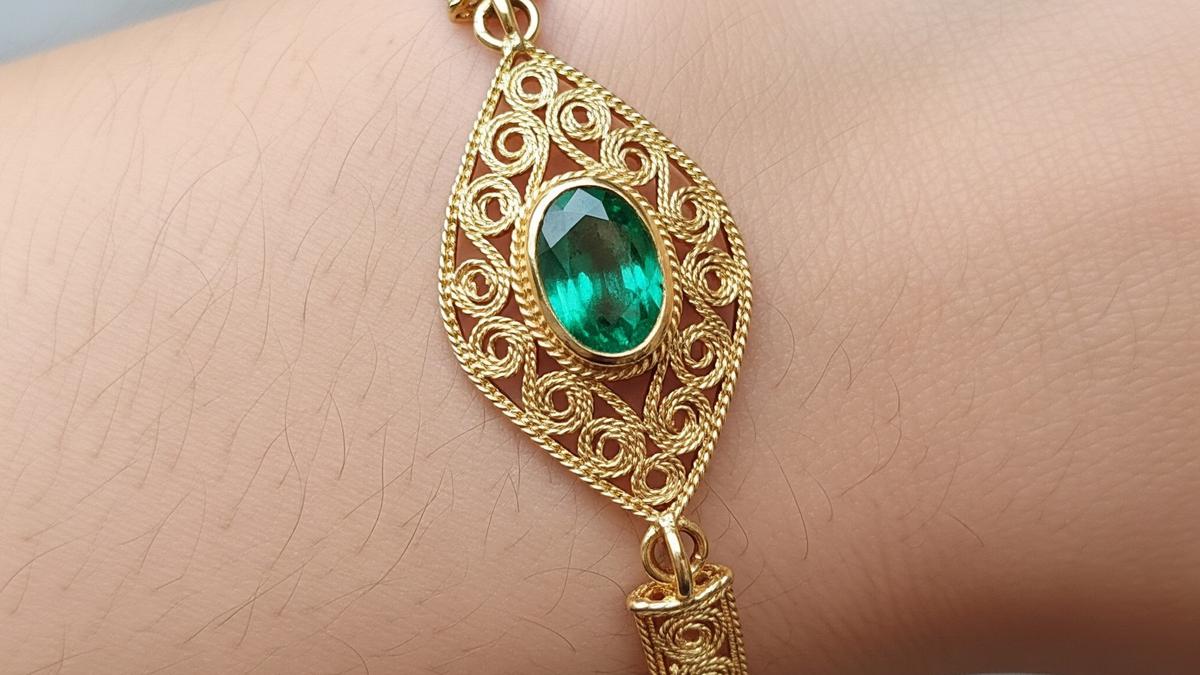 9 Model Gelang Emas Kombinasi Batu Zamrud Favorit Kolektor, Mewah dan Elegan