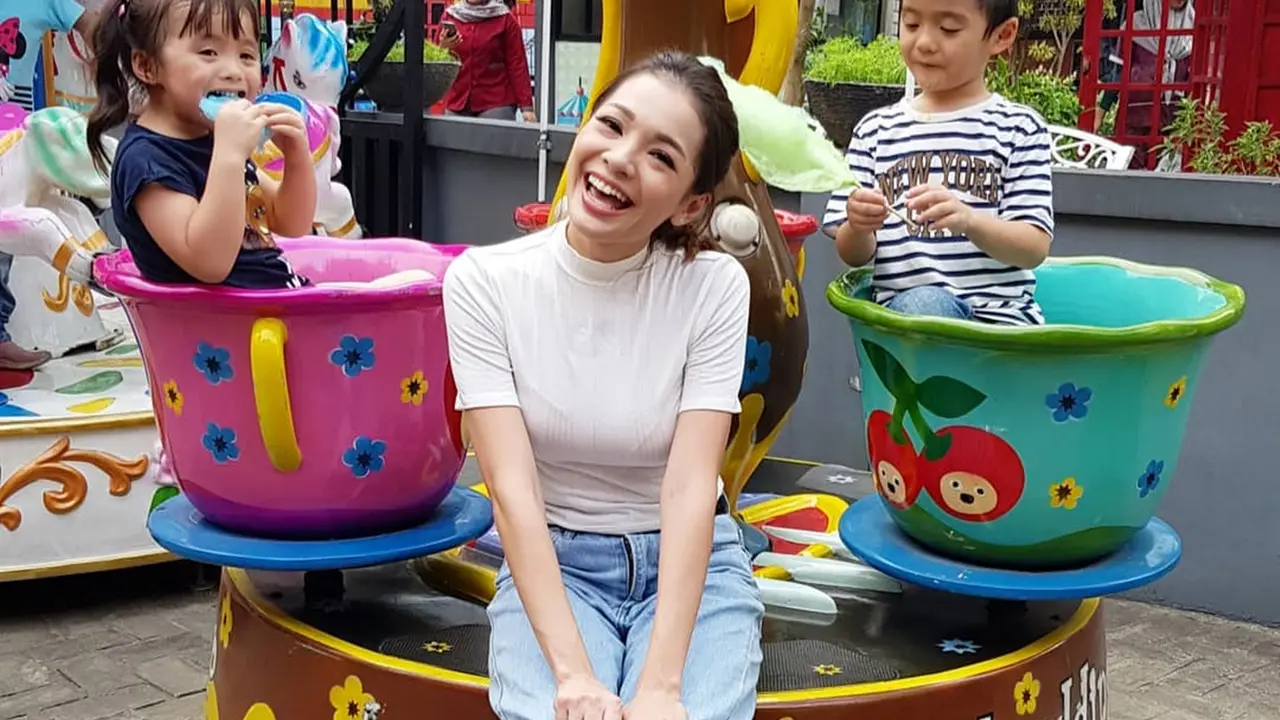 Gaya Casual Maya Septha, Modis dan Memesona