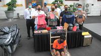 Polisi di Surabaya menangkap pelaku jambet ibu dan anak. Polisi juga menindak tegas pelaku dengan memberikan timah panas. (Foto: Dok Istimewa)