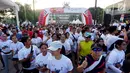 Para peserta Fun Run menyemarakan Asian Games 2018 di Plaza Barat Senayan, Jakarta, Minggu (1/7). Acara Fun Run diikuti 5.000 pelari di Jakarta dan 2.000 orang pelari di Palembang. (Liputan6.com/Johan Tallo)