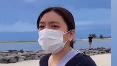 Siapa sih yang tidak mengenal Ariel? Ariel memiliki anak berparas cantik namanya Alleia. Alleia beranjak dewasa dan potret terbarunya bikin terpesona. Seperti saat ia jalan-jalan di pantai. (Liputan6.com/TikTok/basdail02)