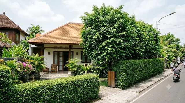 6 Ide Pagar Rumah dengan Glodokan Tiang agar Lebih Teduh dan Privat