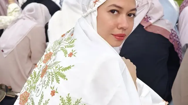 Wajah Natural nan Glowing Yuki Kato di Ulang Tahun ke-30. [@yukikt]