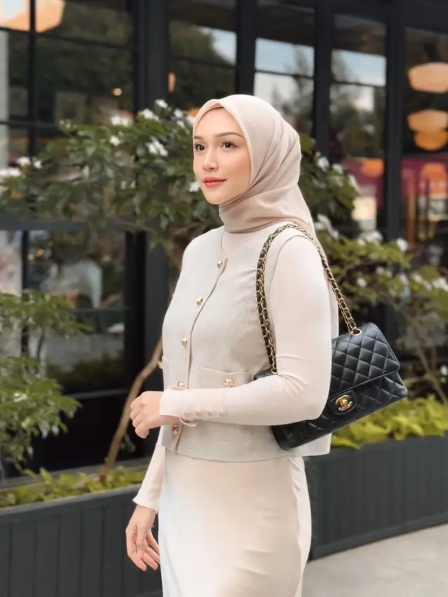 Sudah Melahirkan Anak Ketiga, Ini 6 Potret Melody Prima Momong Buah Hati