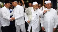 Kapolda Maluku Utara ketika menghadiri Haul Prof DR Abuya Sayyid Muhammad Al Hasan bin Alwi Al Maliki Al Hasani. (Liputan6.com/Hairil Hiar).