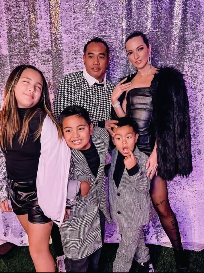 Gaya Glamor Nia Ramadhani Rayakan Tahun Baru di Amerika, Ibu 3 Anak Makin Stunning