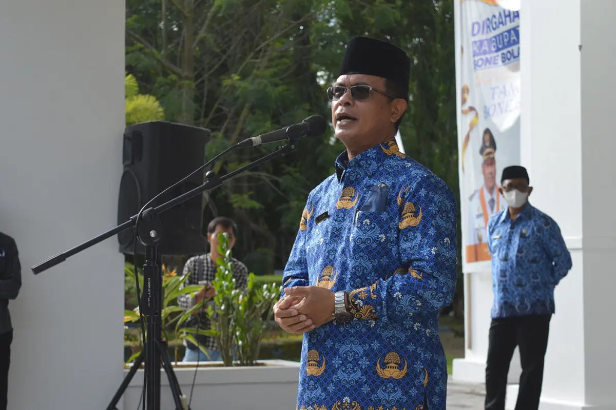 Sekretaris Daerah Bone Bolango Ishak Ntoma saat memperkenalkan motif korpri baru. Foto: AKP/Humas (Arfandi/Liputan6.com
