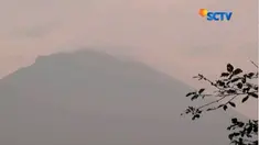 Selain jalur pendakian ditutup sementara, warga setempat diimbau tetap waspada karena erupsi.