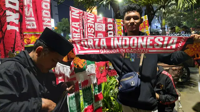 Penjual atribut Timnas Indonesia
