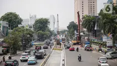 Suasana proyek pembangunan terowongan (underpass) Senen Extension di Pasar Senen, Jakarta, Sabtu (20/12/2019). Underpass yang pembangunan fisiknya ditarget selesai pada 2020 tersebut diharapkan dapat mengurangi kemacetan lalu lintas setempat. (Liputan6.com/Faizal Fanani)