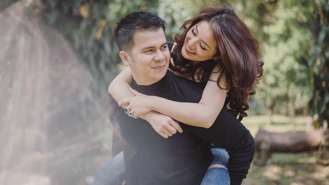 Segera Menikah Ini 6 Potret Prewedding Handika Pratama Dan Rosiana Dewi Hot Liputan6 Com