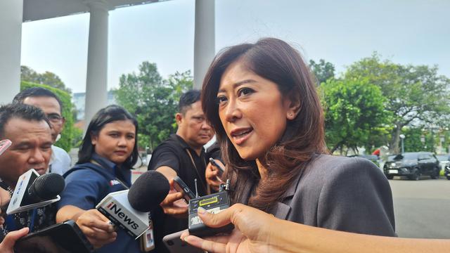 Menteri Komunikasi dan Digital (Menkomdigi) Meutya Hafid di Kompleks Istana Kepresidenan Jakarta, Jumat (1/11/2024).