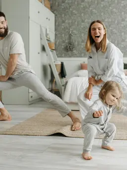 Pentingnya Diskusi antara Ayah dan Ibu dalam Mengambil Keputusan untuk Anak