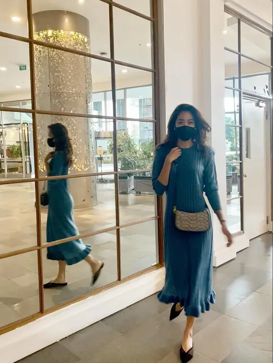 "Mmmm, kalau gue panjangin banget ya, bakalan malu sama satu Indonesia cuk. Jangan nyebut merek dulu ya geng," tutur Widy Vierra.
 (Instagram/_widikidiw_)