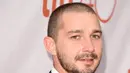 Rupanya keseriusan Shia LaBeouf untuk meyakini sang kekasih Mia Goth telah berhasil. Mereka ditemui memesan cincin pernikahan yang dilapisi berlian. (AFP/JASON MERRITT / GETTY IMAGES NORTH AMERICA)