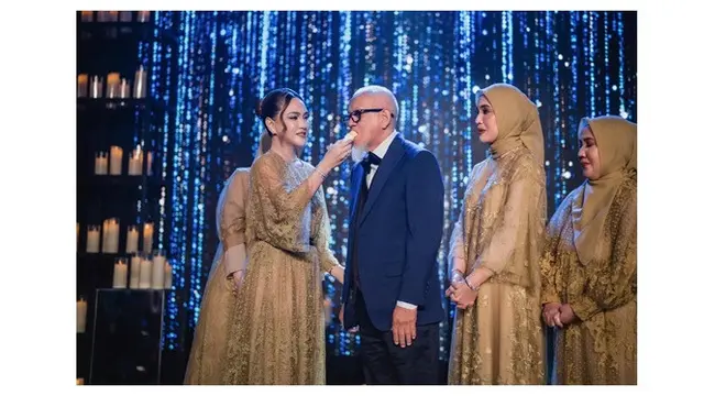 Model Gamis Shandy Aulia di Ultah ke-70 Sang Ayah, Pancarkan Toleransi Keluarga