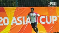 Bek Timnas Indonesia U-20, Muhammad Iqbal Gwijangge berlatih di Shenzhen, Senin (10/2/2025) jelang bergulirnya Piala Asia U-20 2025 (Dok. PSSI)