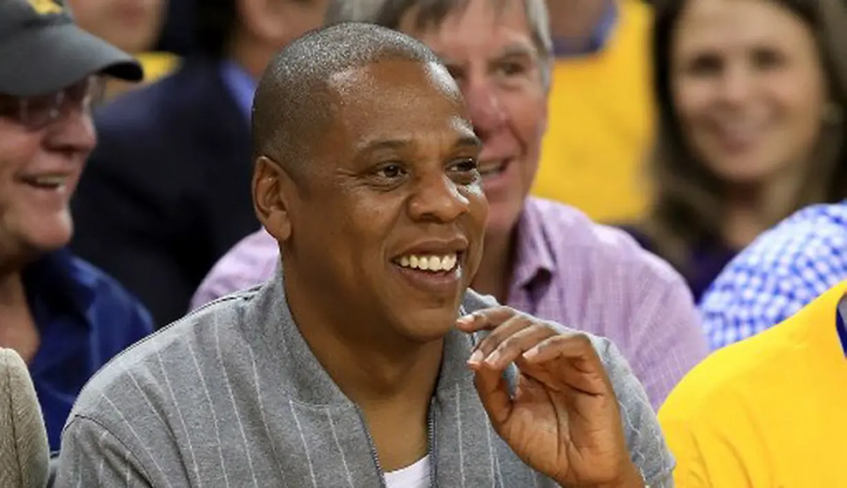 Meskipun sudah terkenal sebagai musisi besar, namun Jay Z tak sungkan memberikan pujian kepada temannya sendiri. Ia sangat kagum dengan kepiawaian bermusik seorang Chris Martin. (AFP/Ezra Shaw)