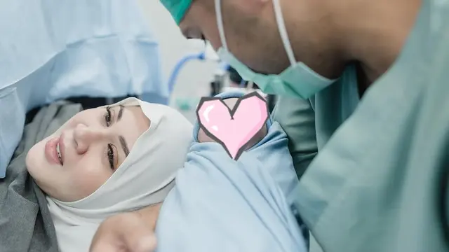 Kesha Ratuliu Melahirkan