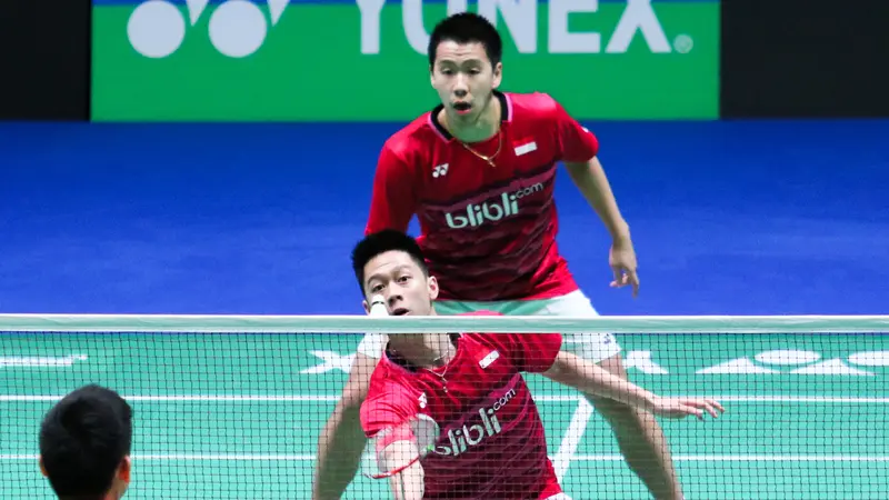 Kevin Sanjaya Sukamuljo/Marcus Fernaldi Gideon menghadapi Mads Conrad-Petersen/Mads Pieler Kolding pada semifinal All England 2017 di Barclaycard Arena, Sabtu (11/3/2017). 