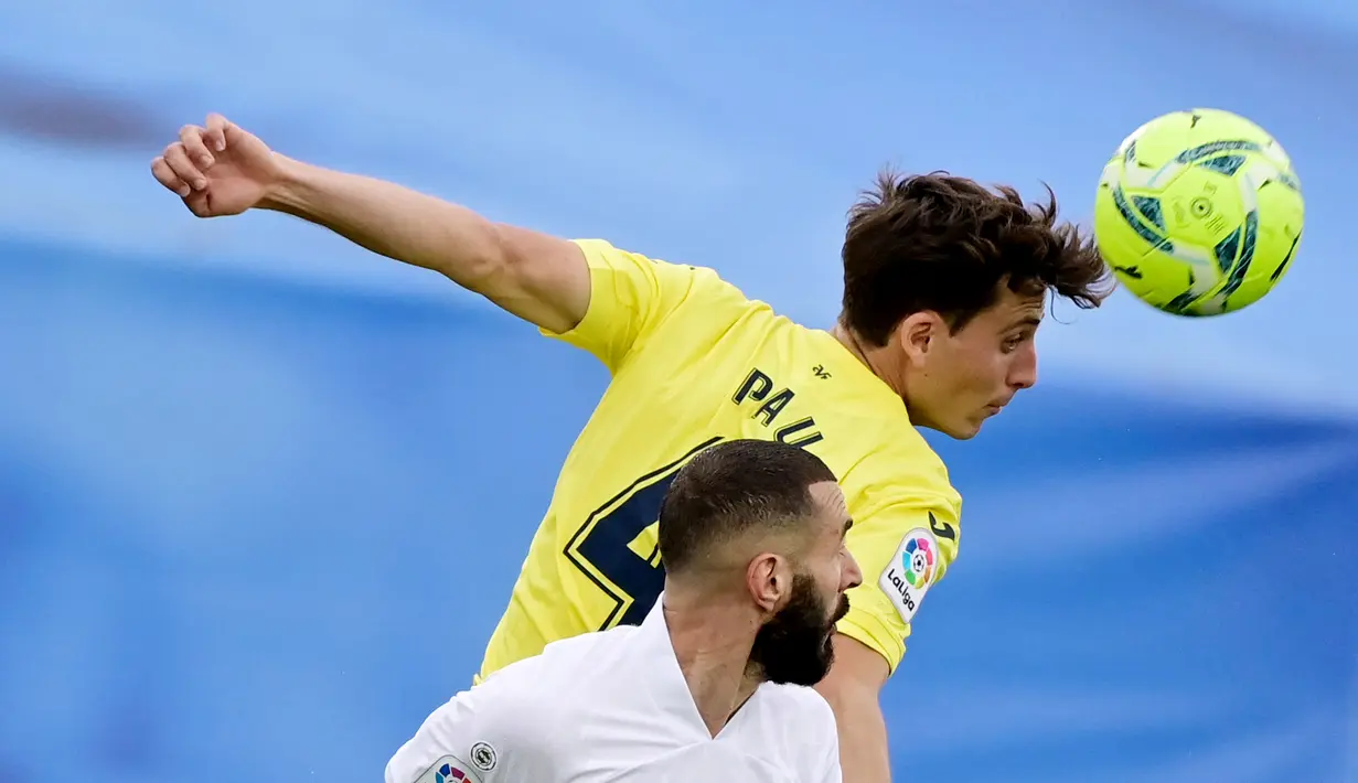 Pau Torres - Bek berusia 24 tahun ini merupakan salah satu kunci kukuhnya lini pertahanan Villareal. Musim ini Pau Torres sukses membawa klubnya menjadi satu-satunya tim yang belum terkalahkan di Liga Spanyol dengan catatan baru kebobolan 3 gol. (AFP/Javier Soriano)
