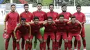 Para pemain Timnas Indonesia U-22 foto bersama sebelum melawan Thailand pada laga SEA Games 2019 di Stadion Rizal Memorial, Manila, Selasa (26/11). Indonesia menang 2-0 atas Thailand. (Bola.com/M Iqbal Ichsan)
