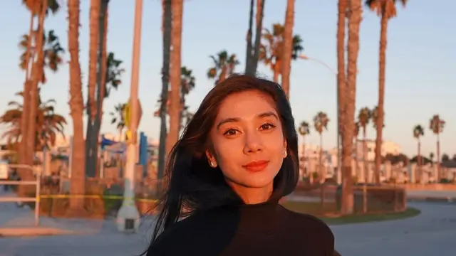 5 Potret Fanny Ghassani dengan Makeup Natural, Hasilnya Flawless dan Makin Cantik