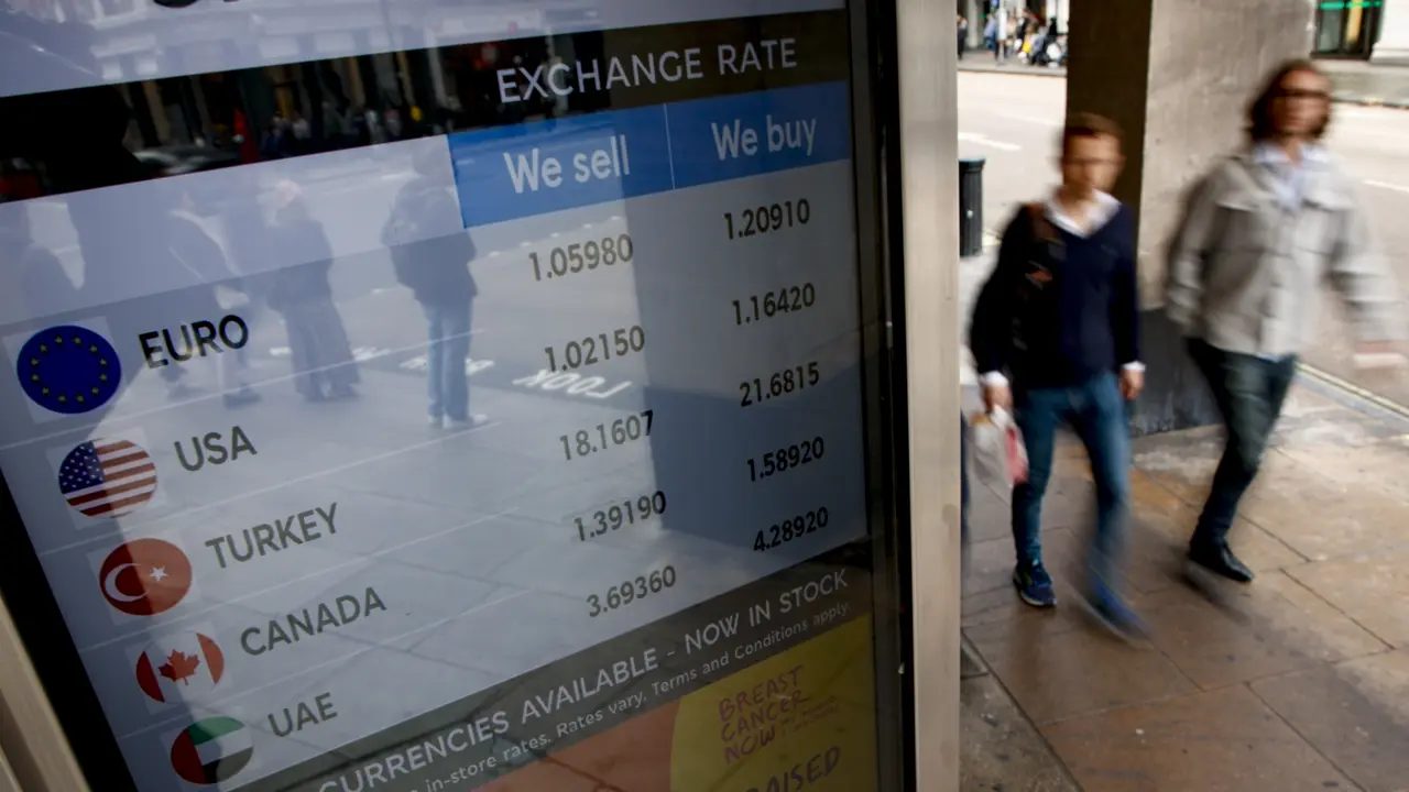 Poundsterling Jatuh Ke Level Terendah Terhadap USD Sejak 1971