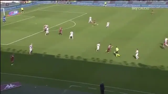 AS Roma bermain imbang 1-1 melawan Torino, di Stadion Olimpico di Torino, Minggu (12/4/2015). Masing-masing gol dicetak oleh Alessandro Florenzi dan Maxi Lopez. 