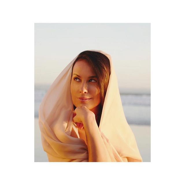 6 Potret Cantik Sophia Latjuba saat Pakai Hijab Ini Bikin Pangling