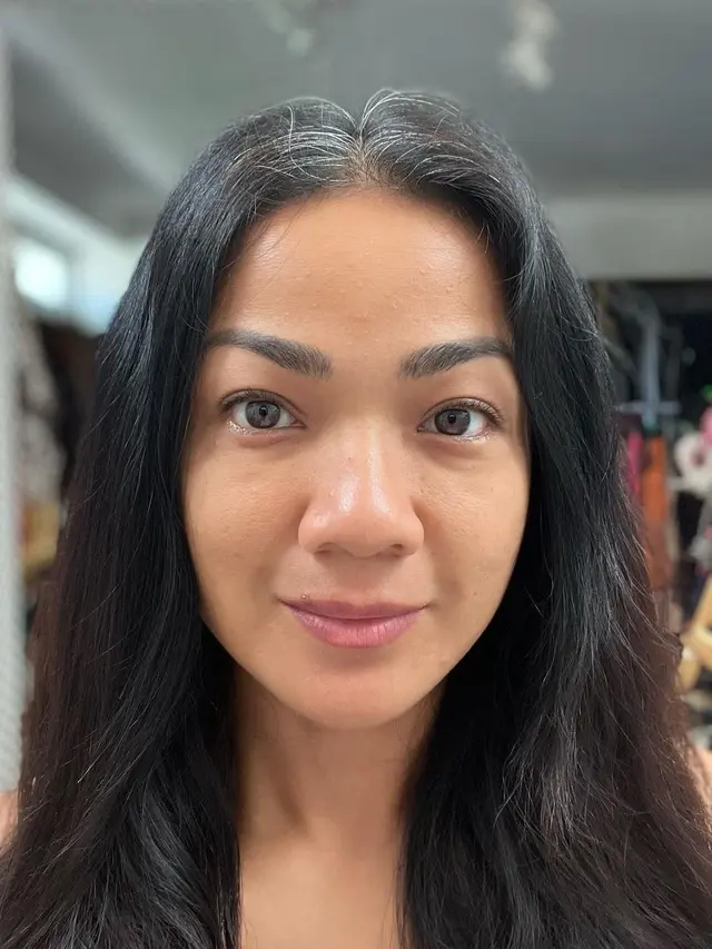 Nirina Zubir tampak beruban (Instagram/nirinazubir_)