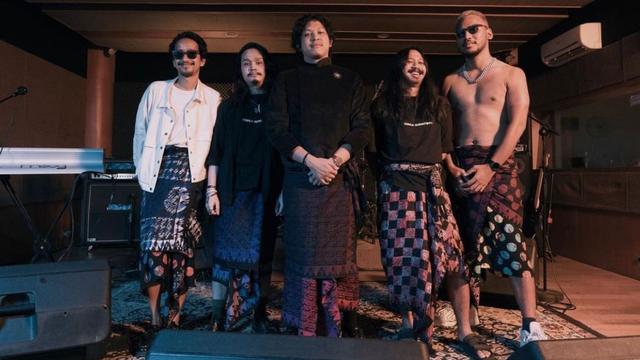 Kampanyekan Gerakan Berkain, Swara Gembira Fokus Pada Generasi Muda Indonesia