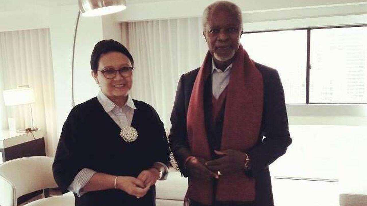 Menteri Luar Negeri Republik Indonesia Retno L.P. Marsudi dan Kofi Annan (dokumentasi Kementerian Luar Negeri Republik Indonesia)