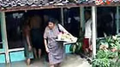 Banjir bandang melanda lima desa di Kecamatan Balong Panggang, Kabupaten Gresik, Jatim. Banjir akibat meluapnya Sungai Lamong menyusul tingginya curah hujan. 