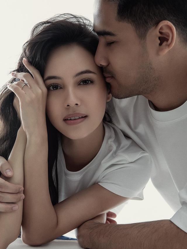 7 Pemotretan Terbaru Anggika Bolsterli Bareng Kekasih Bertema Black & White Ini Menawan