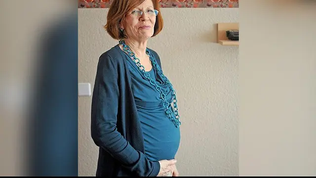 Annegret Raunigk, nenek asal Jerman ini tengah hamil anak kembar empat di usianya yang ke 65. Padahal wanita ini telah memiliki 13 anak dan 7 cucu.
