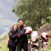Trauma yang dialami Donna Agnesia soal naik motor ini pun lantaran, kakaknya pernah alami kecelakaan motor. Ia pun mengaku enggak bisa naik motor, bahkan saat dibonceng pun ia merasa deg-degan.
(Liputan6.com/IG/@darius_sinathrya)