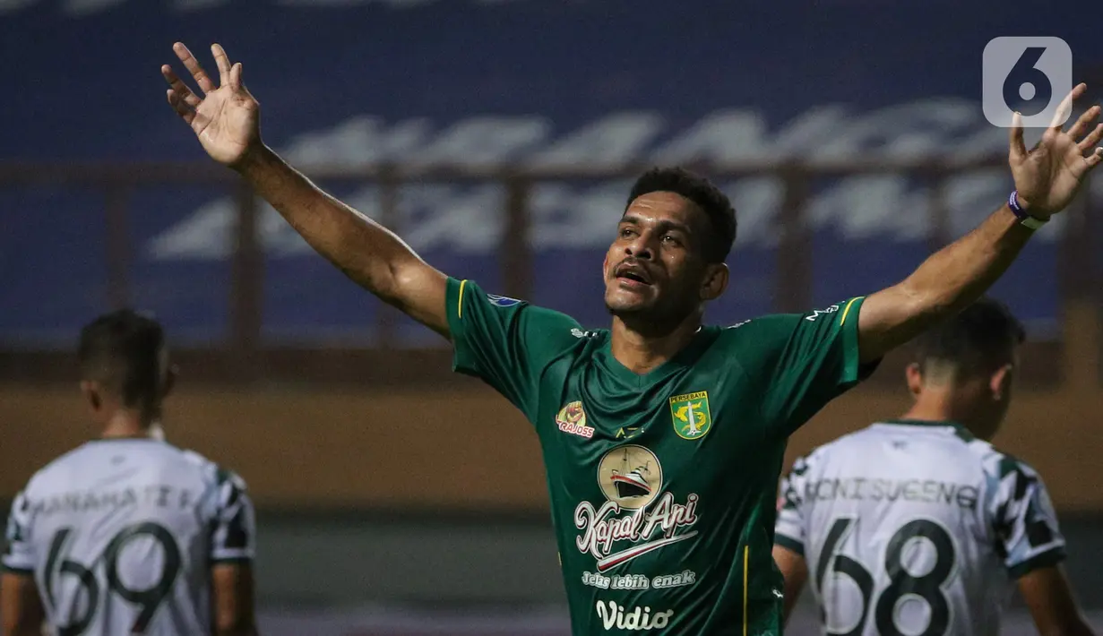 Gelandang Persebaya Surabaya, Ricky R. Kambuaya merayakan gol kedua timnya ke gawang Persikabo 1973 saat laga pekan kedua BRI Liga 1 2021/2022 di Stadion Wibawa Mukti, Cikarang, Sabtu (11/9/2021). Persebaya menang atas Persikabo 1973 dengan skor 3-1. (Bola.com/Bagaskara Lazuardi)