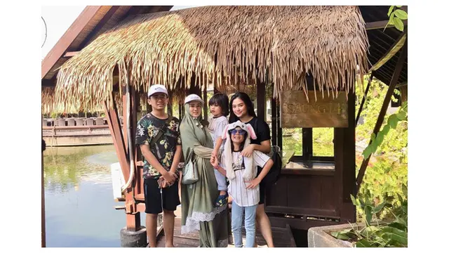 5 Potret Kebersamaan Keempat Anak Mulan Jameela Ini Kompak Banget