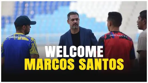 VIDEO: Marcos Santos Datang! Pelatih Baru Arema FC Disambut Hangat di Stadion Kanjuruhan