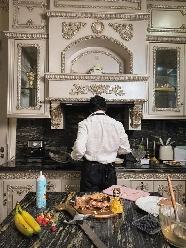 Potret Dapur dan Meja Makan Rumah Saaih Halilintar