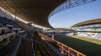 Suasana dari Stadion Wibawa Mukti di Cikarang, Jawa Barat, Senin (10/9/2018). Stadion dengan kapasitas 28.778 ini mulai digunakan sejak tahun 2014 lalu. (Bola.com/Vitalis Trisna)