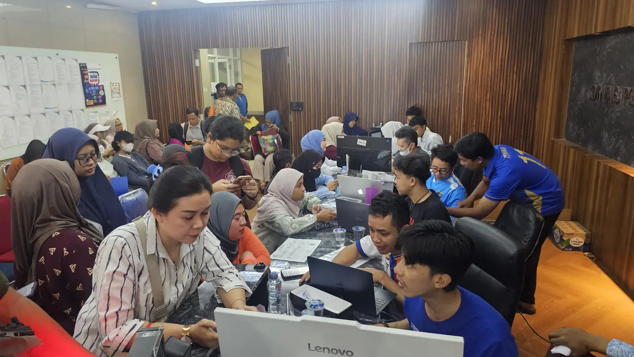 Alami Kendala Validasi Data, Ratusan Orang Tua Siswa Datangi Disdik Kota Depok